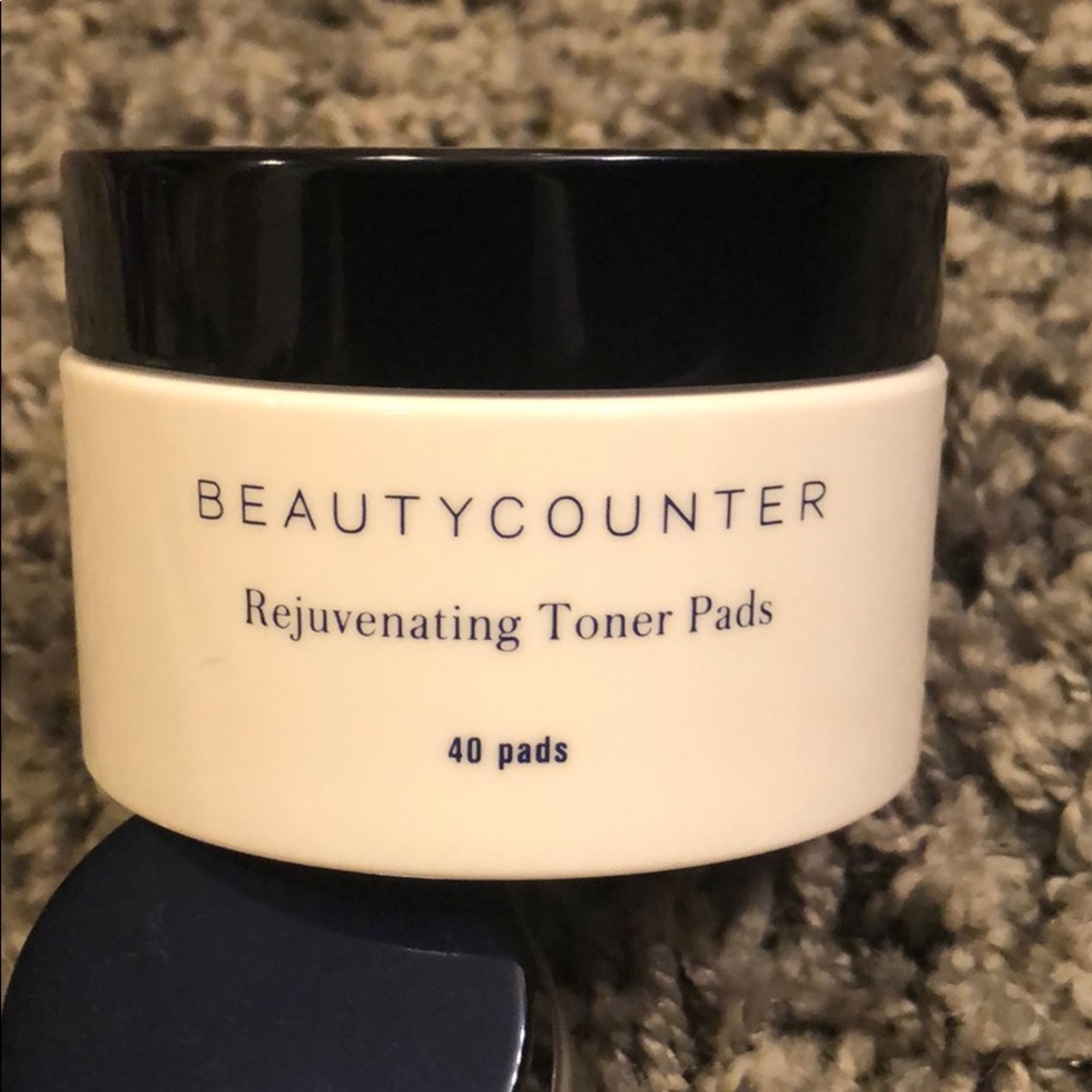 Beautycounter rejuvenating toner pads